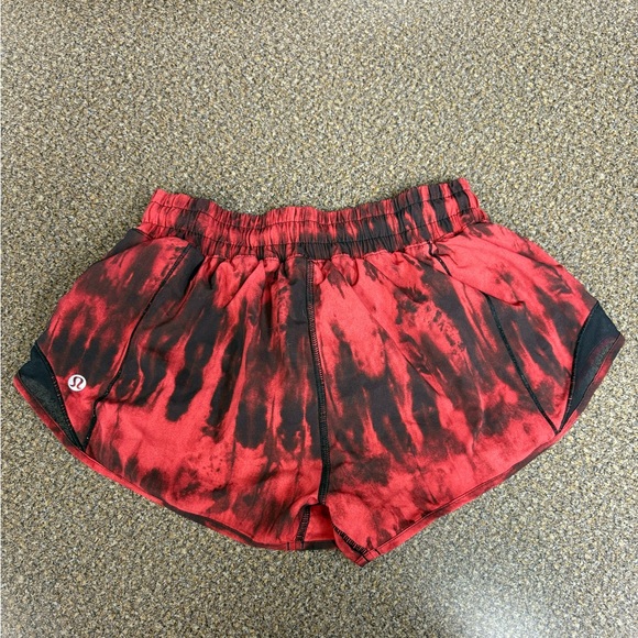 Lululemon Hotty Hot Shorts - Picture 2 of 4